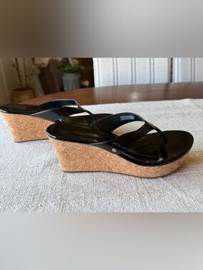 UGG Black Patent Cork Wedge Sandals Thong Platform Slides Size 9.5
